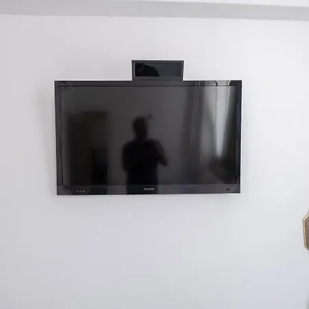 Apartment Athanias Ii Drama